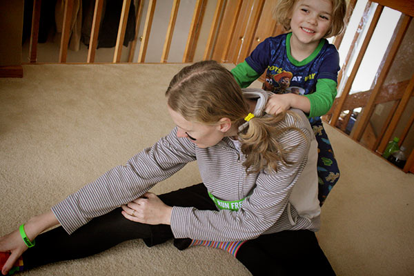 lucy-massaging-kim