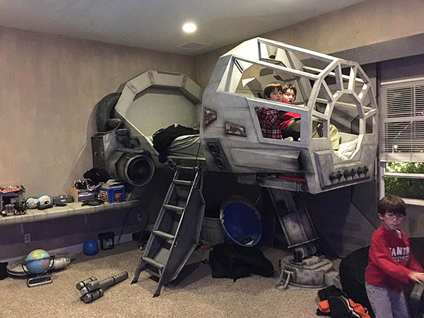 millennium-falcon-bed