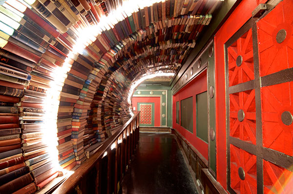 bookstore-tunnel